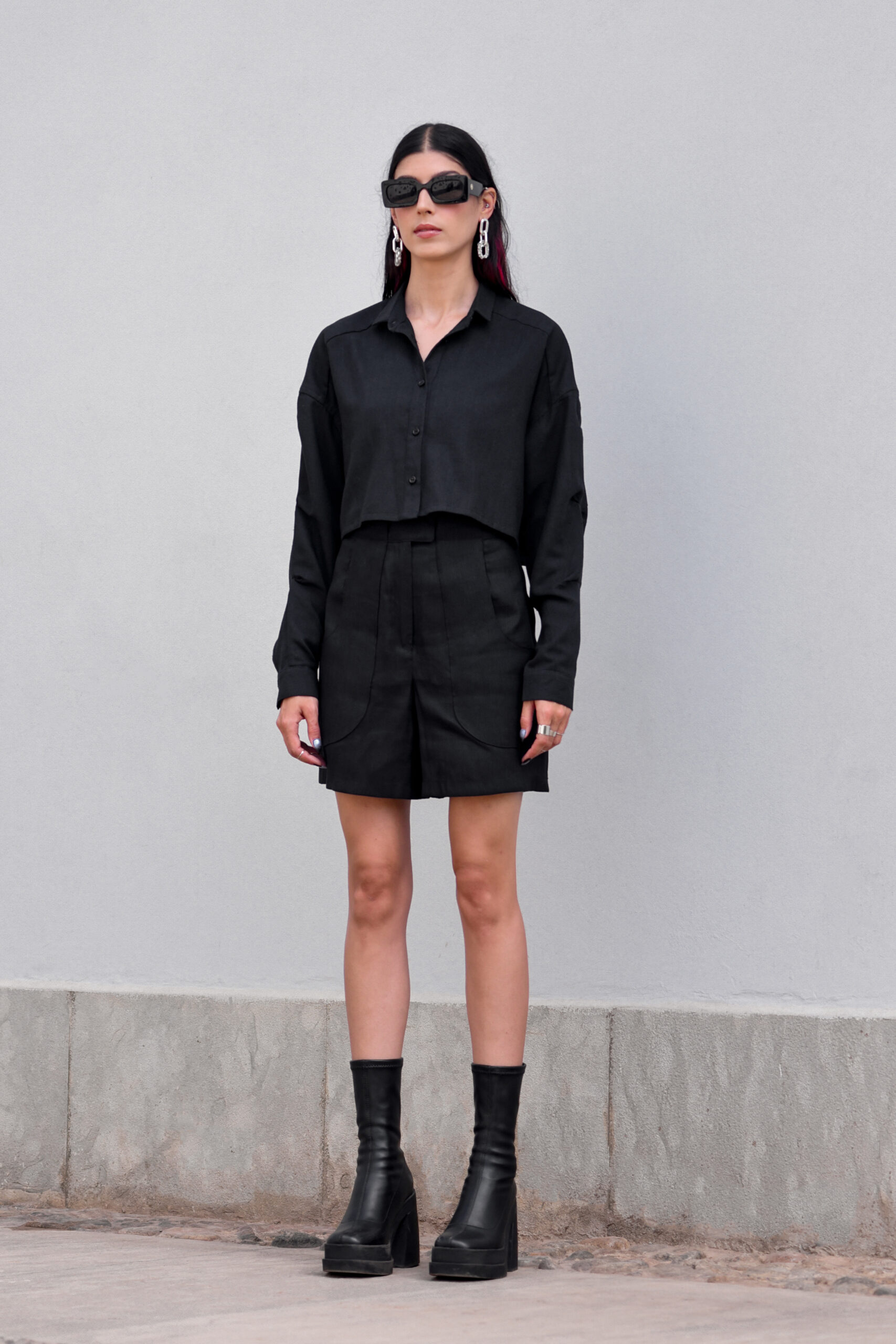 Chemise en lin noire courte